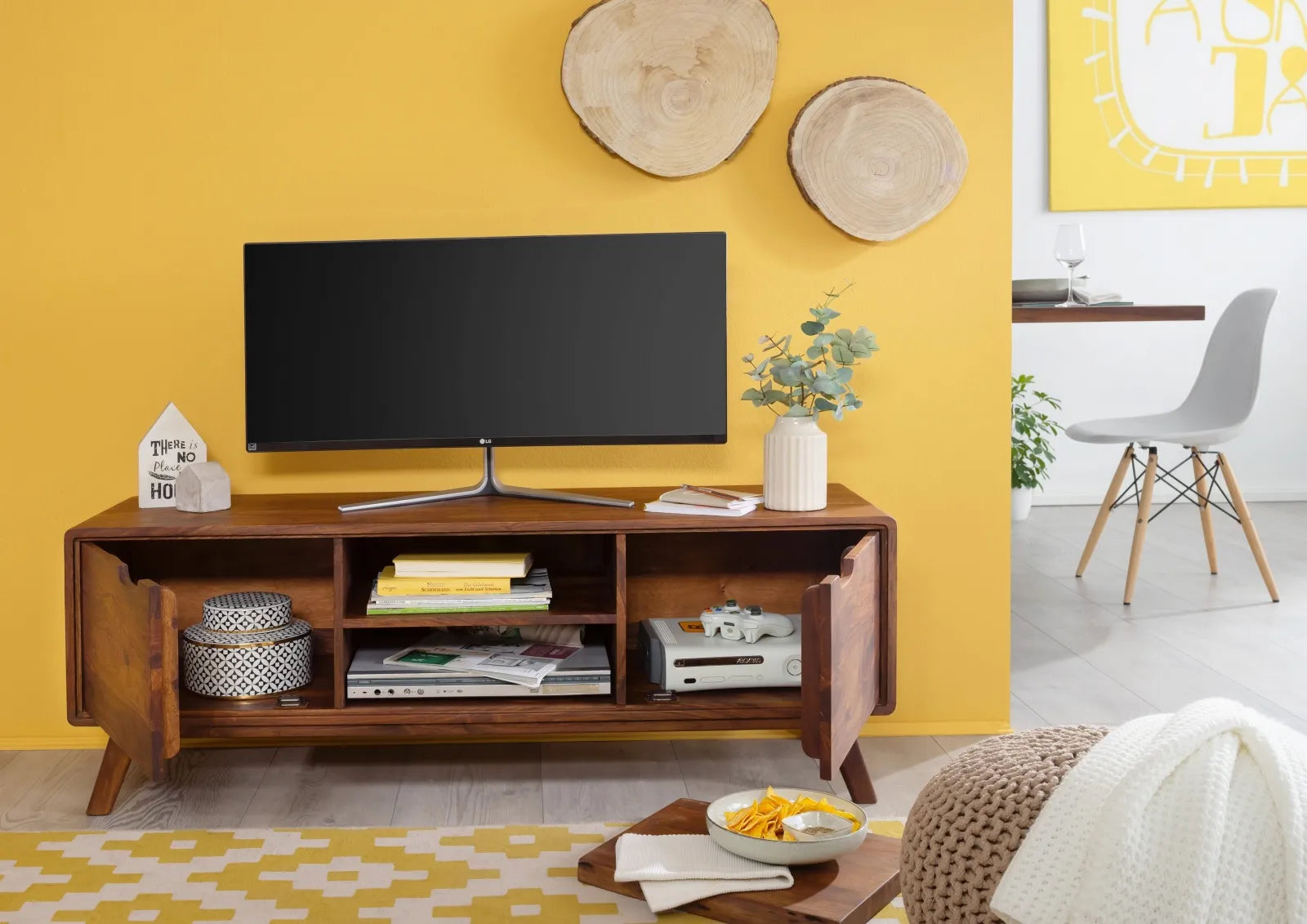 THE WOODWN CITY TV Cabinet #119 (HONEY)