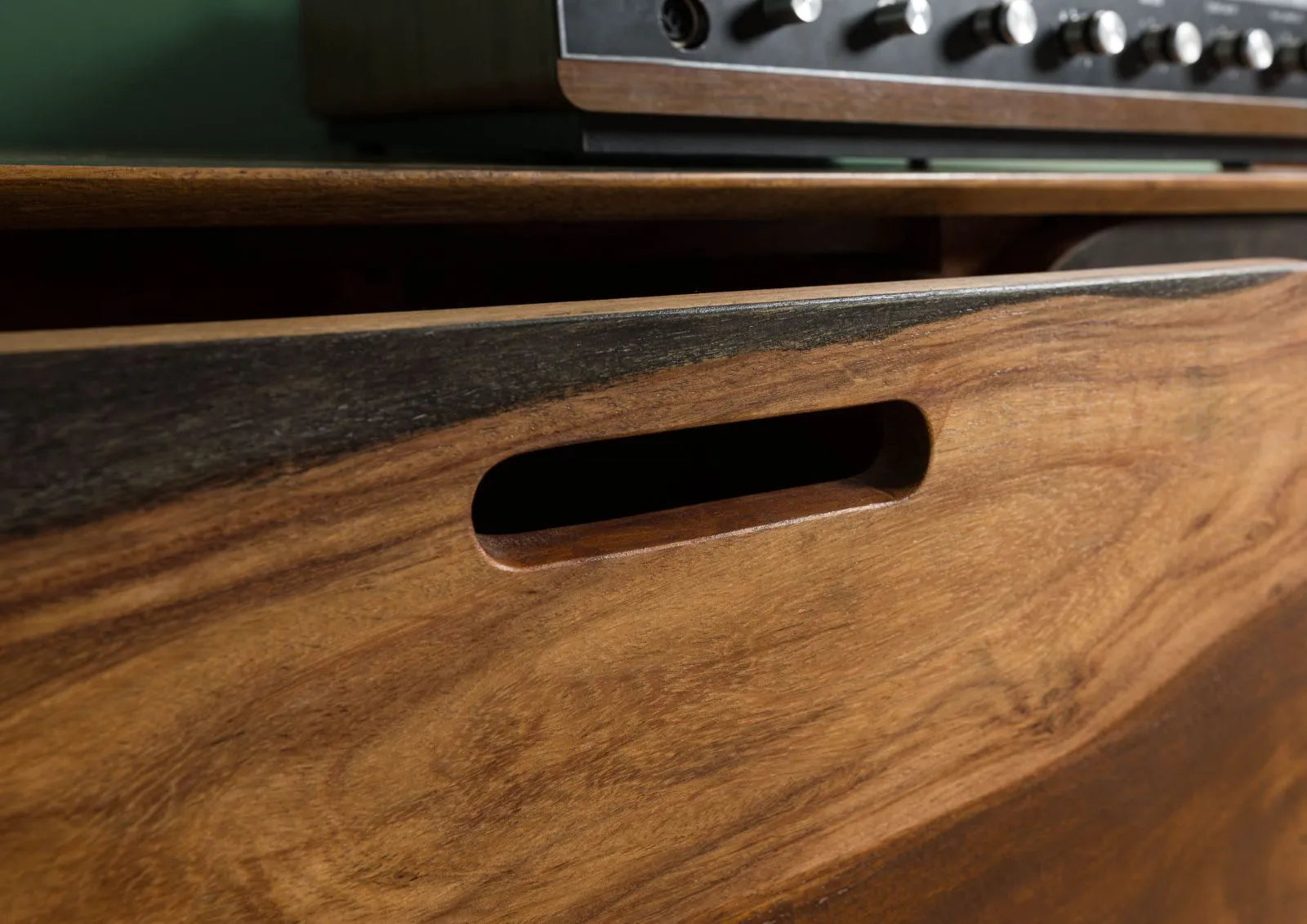 THE WOODEN CITY Rosewood chest of drawers #201 (HONEY)