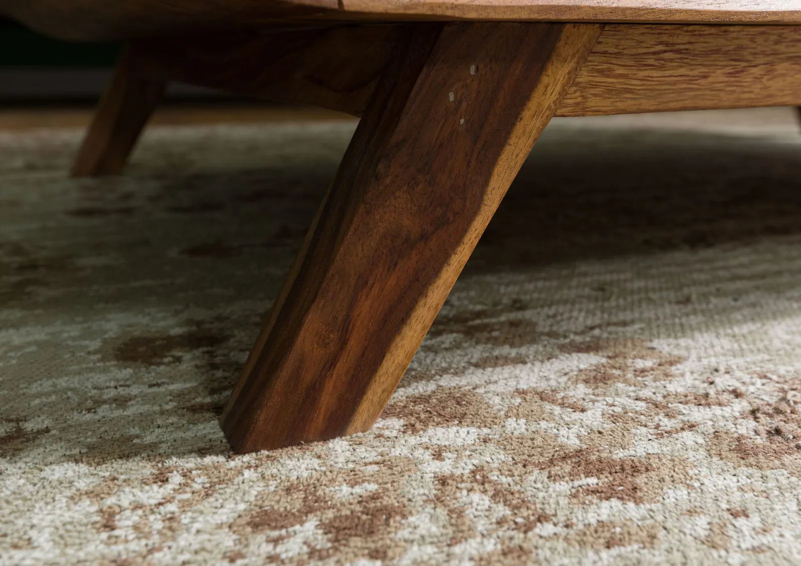 THE WOODEN CITY Coffee Table #234 Dark Brown Lacquered Rosewood